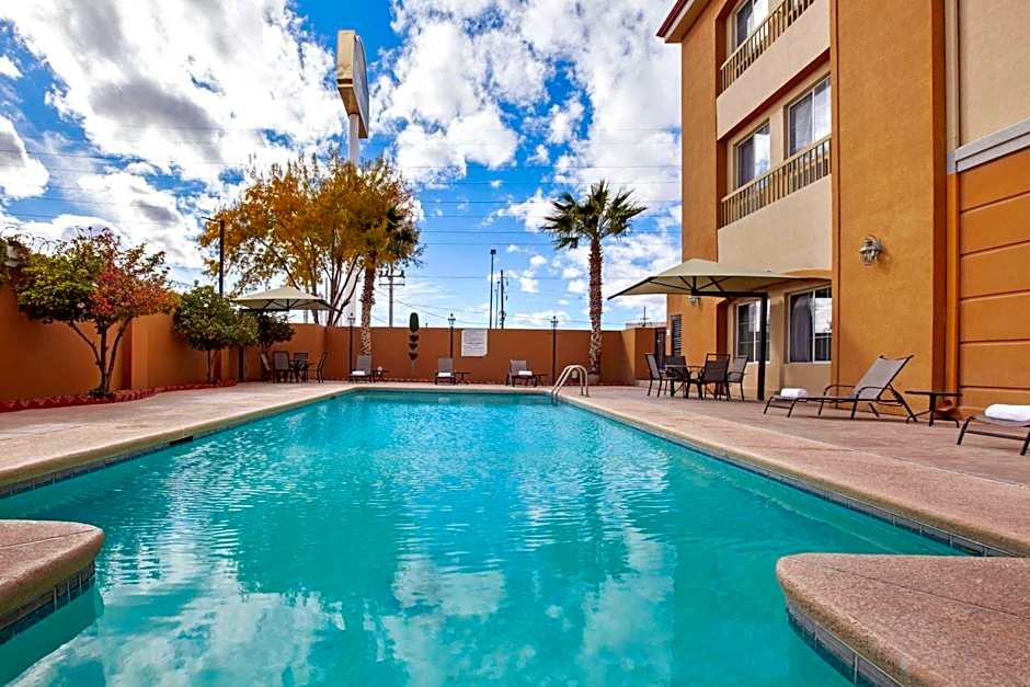 La Quinta Inn & Suites by Wyndham Cd Juarez Near US Consulate