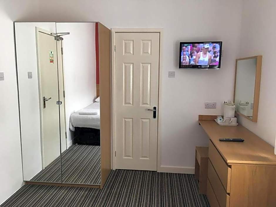 OYO Wave Crest Hotel