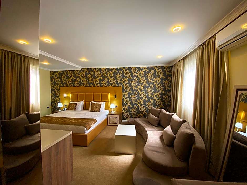 Hotel Deluxe