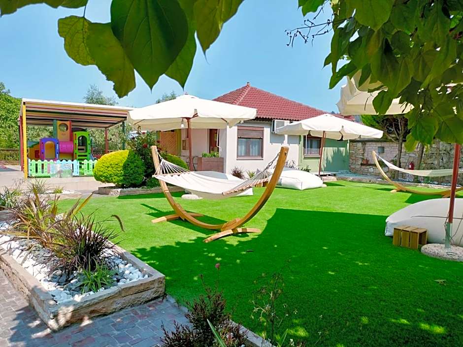 Anassa Deluxe Apartments & Studios