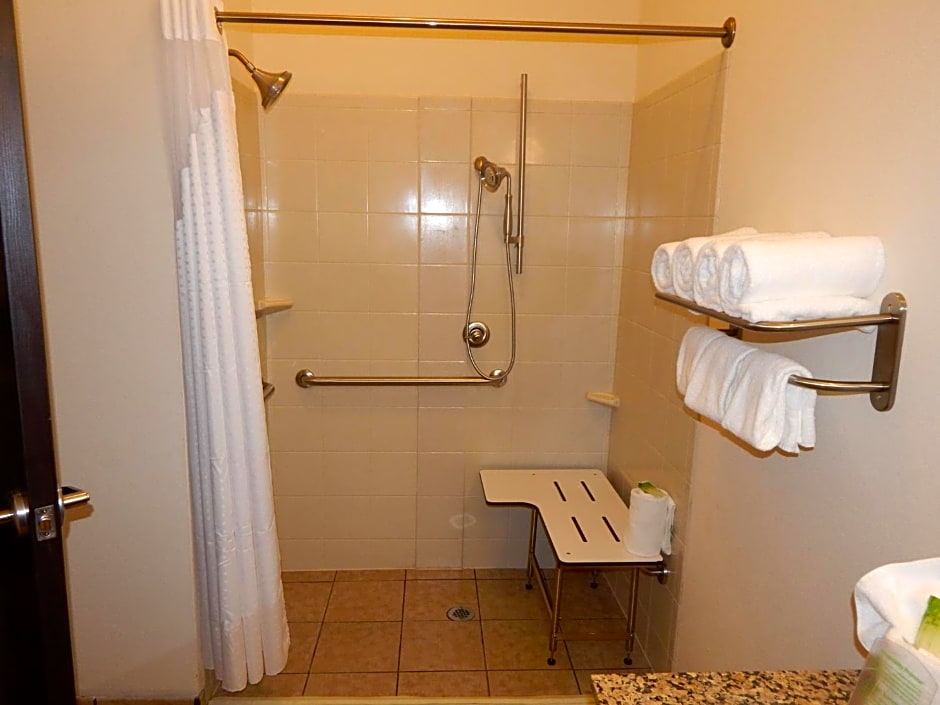 Holiday Inn Express & Suites Washington - Meadow Lands By IHG
