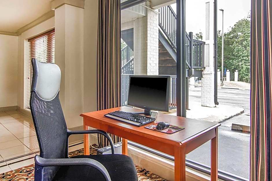 Rodeway Inn La Grange East