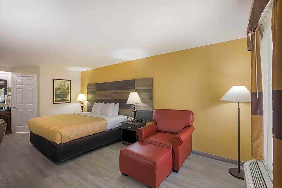Quality Inn & Suites Greensboro near Lake Oconee