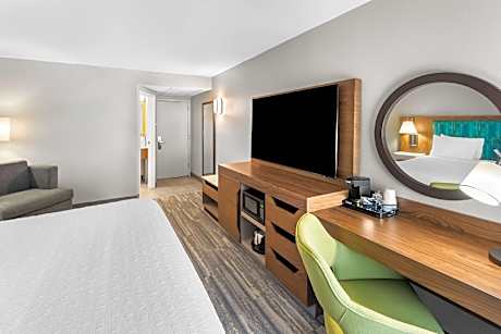 1 King Bed Study Nonsmoking