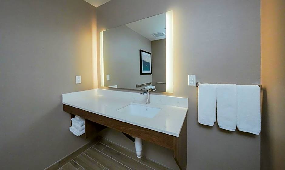 La Quinta Inn & Suites by Wyndham Santa Cruz