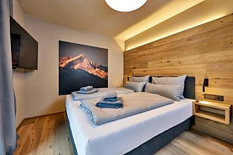 Two-Bedroom Apartment with Balcony and Mountain View