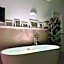 Le Coq Suites