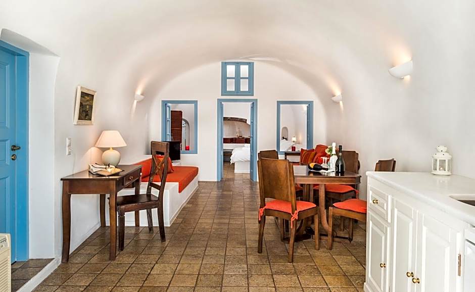 Pantelia Suites
