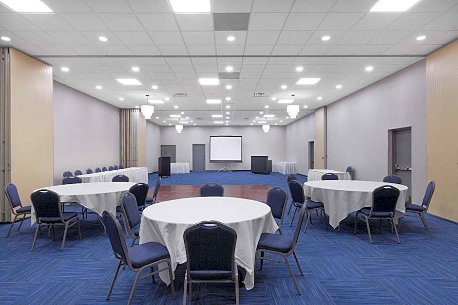 Hawthorn Suites by Wyndham Wichita Airport