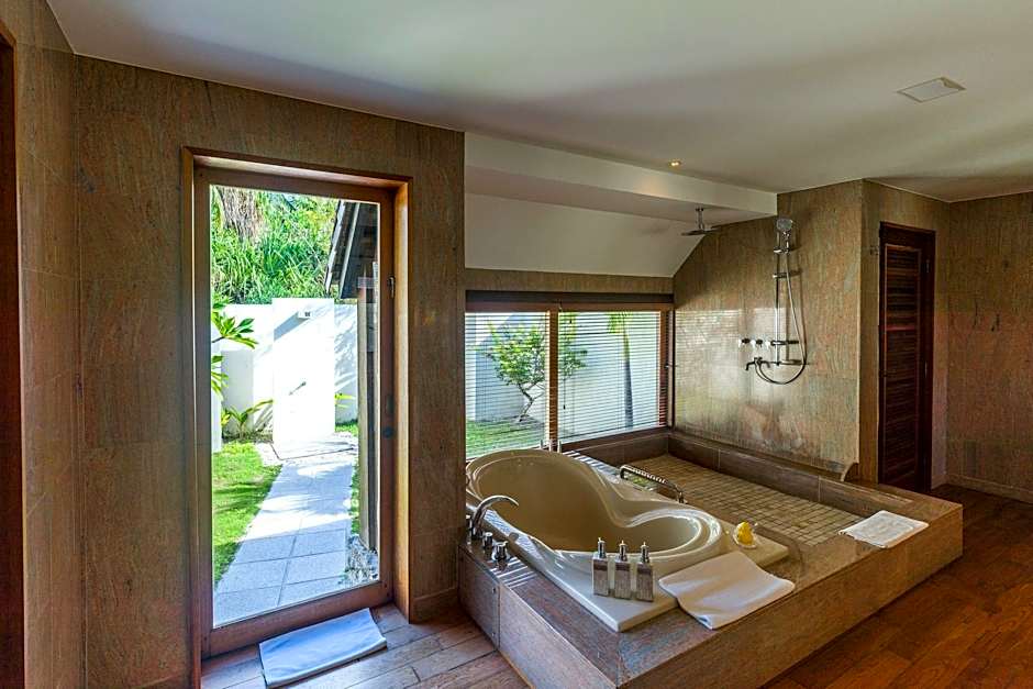 Photo 1 of 10 of Royal Garden 2 Bedroom 1 King Bed, Ocean View