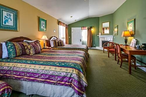 Photo 1 of 1 of Queen Room with Two Queen Beds and Two Single Beds