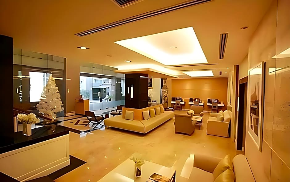Evergreen Place Siam by UHG