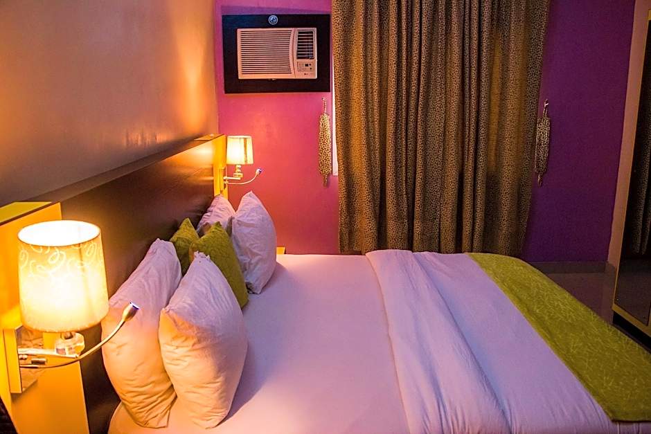 Downtown Royal Hotel GRA