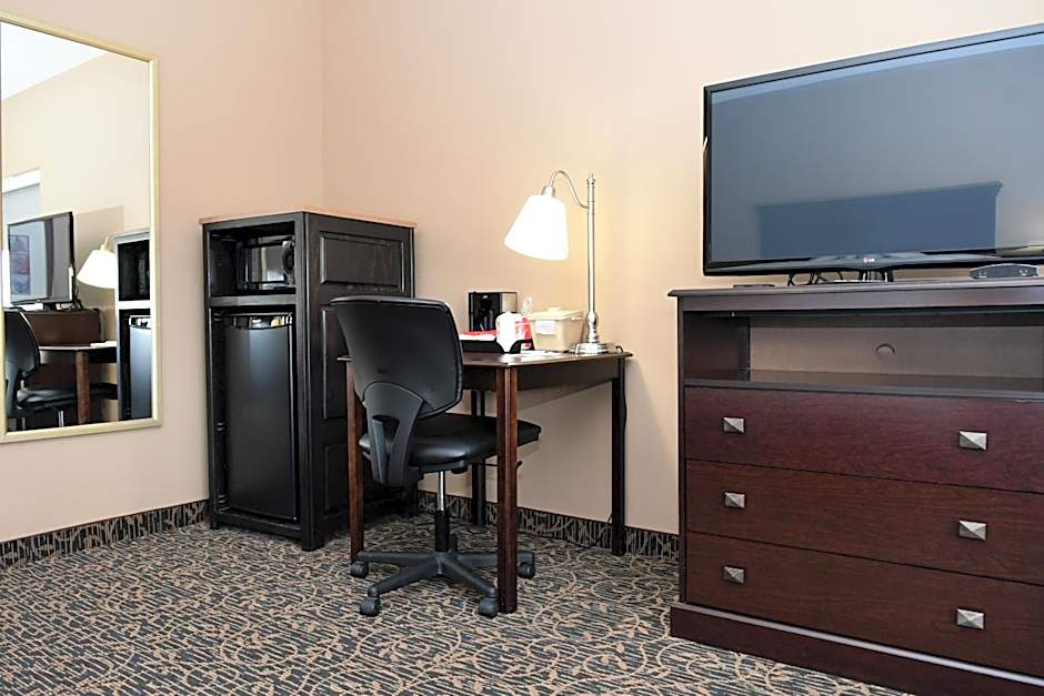 Cobblestone Inn & Suites - Denison | Majestic Hills