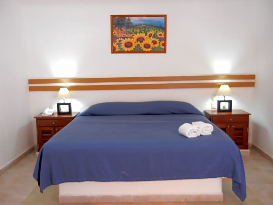 Hotel Plaza Almendros