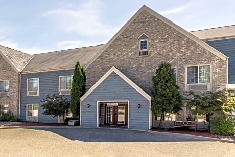 Baymont by Wyndham Mequon Milwaukee Area