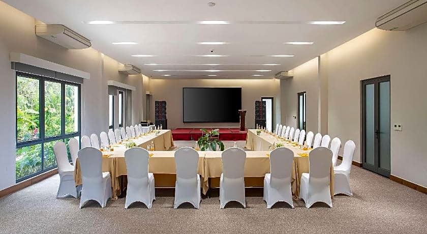 FOREST IN THE SKY - FLAMINGO DAI LAI