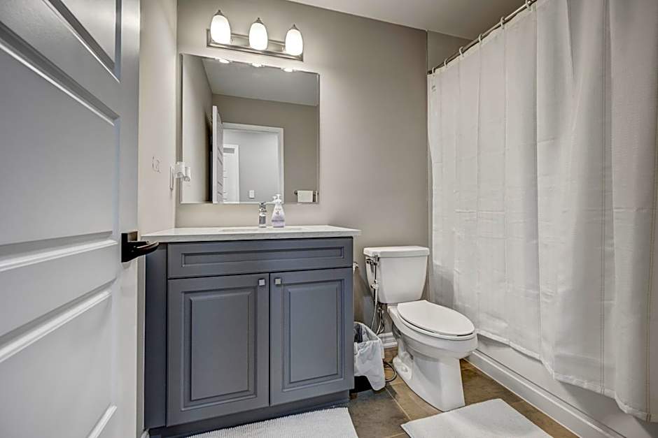 Modern Family Friendly 4BR Home Away From Home