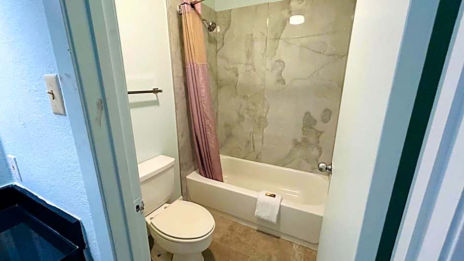 Super 7 Inn By OYO Tupelo Hwy 178