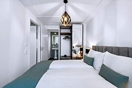 Suite with Balcony and Kitchen