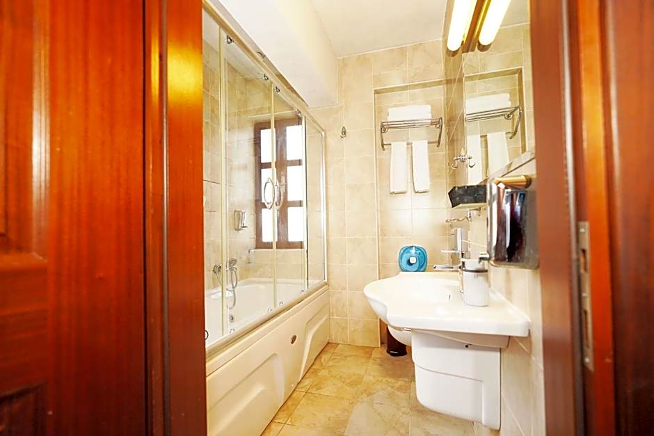 Cicerone Lodge Hotel