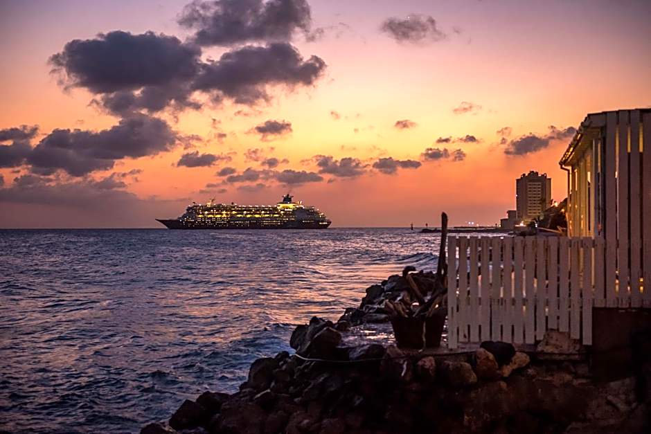 Scuba Lodge & Suites