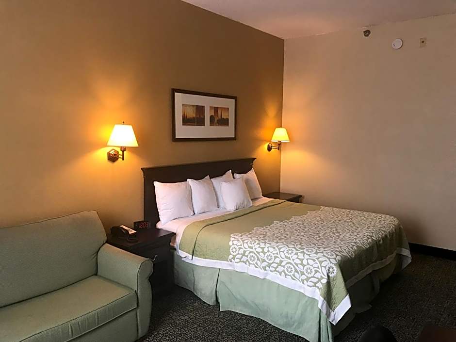 Days Inn & Suites by Wyndham Tucker/Northlake