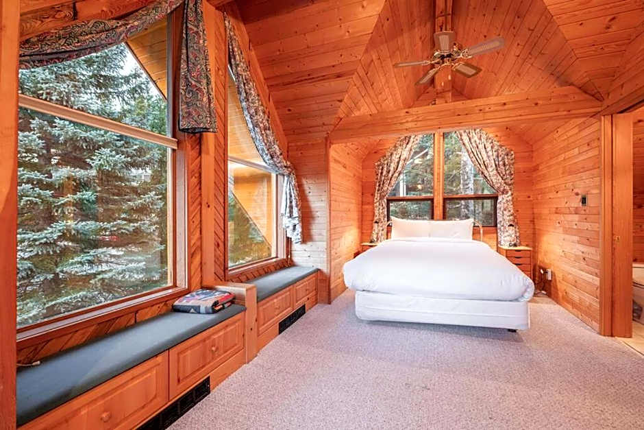 Snowridge Chalet by Outpost Whistler