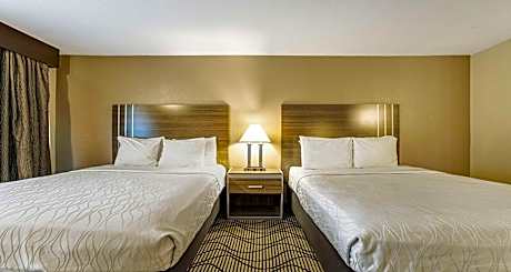 Queen Room with Two Queen Beds and Balcony - Pool View/Non-Smoking