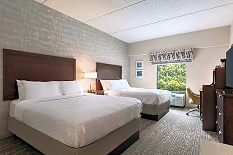 Queen Room with Two Queen Beds - Mobility and Hearing Access/Non-Smoking