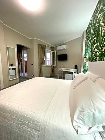 Double Room with Balcony and Partial Sea View