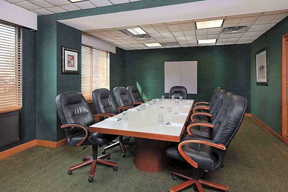 La Quinta Inn & Suites by Wyndham Garden City