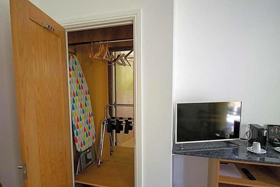 Beachcliff Rooms & Apartments