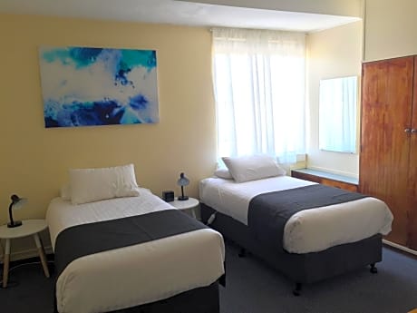 Twin Room with Private Bathroom (2 star)