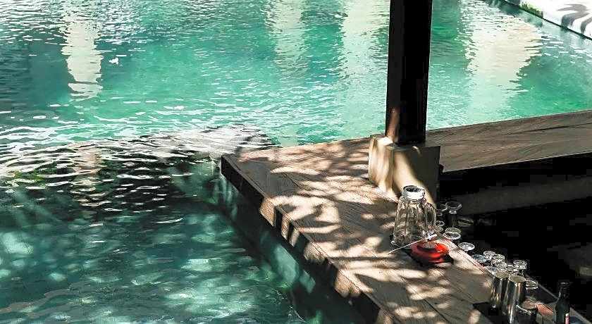 Fourteen Roses Beach Hotel