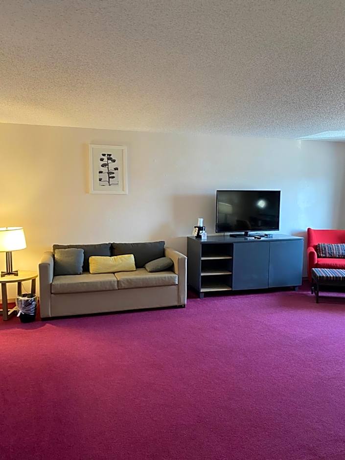 Pictured Rocks Inn and Suites
