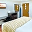 Travelodge by Wyndham Manhasset