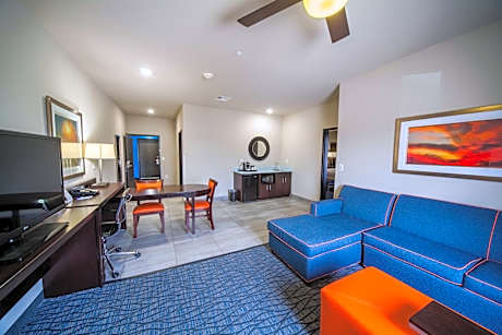 One-Bedroom Suite with King Bed Mobility Access Tub - Non-Smoking