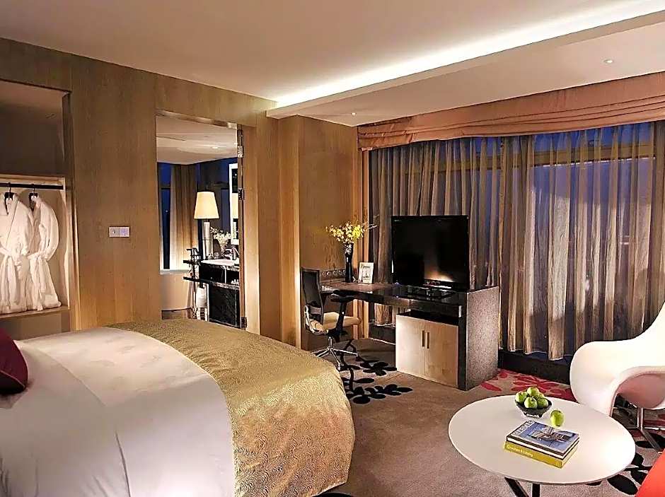 V Hotel