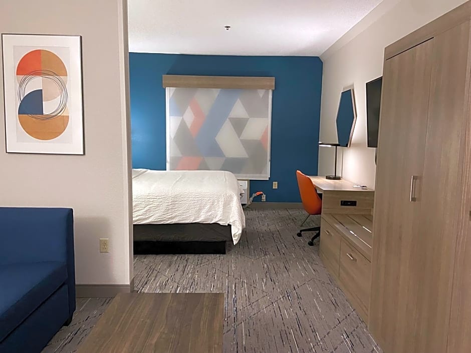 Holiday Inn Express & Suites Elyria By IHG