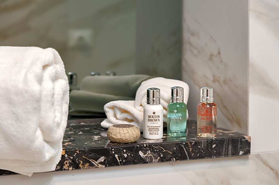 Residence by Vestibul Palace