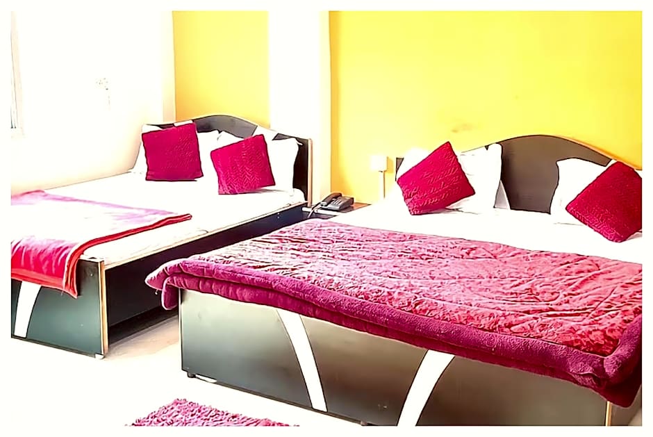 Goroomgo New Ashiyana Palace Near Railway Station Varanasi