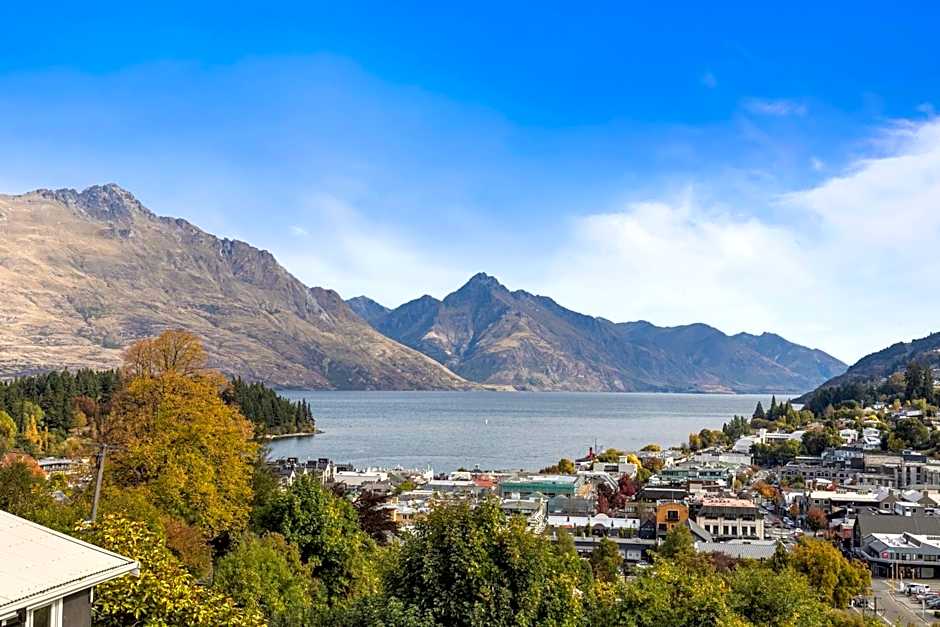 Queenstown House Bed & Breakfast and Apartments