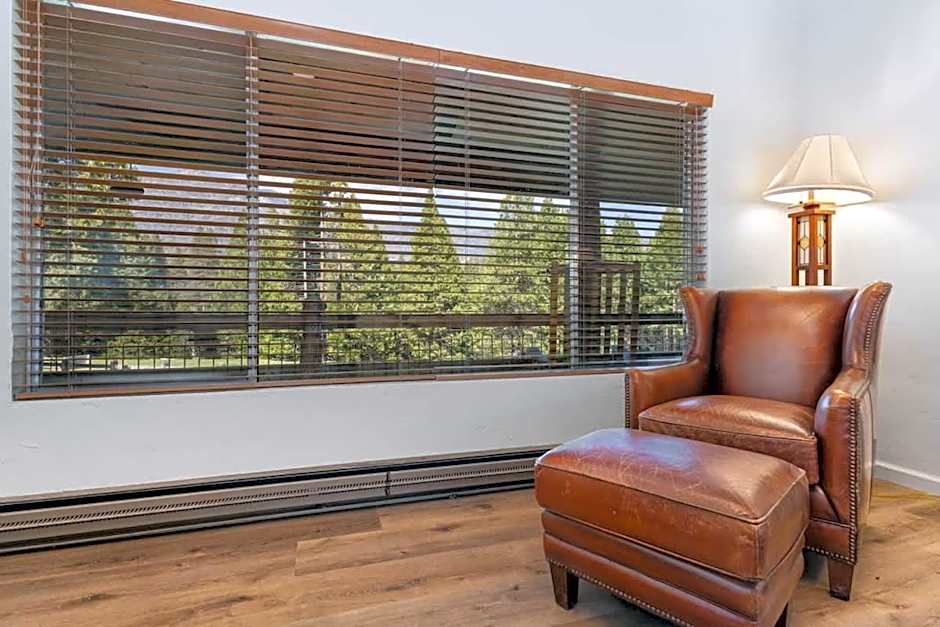 Camp Nelson Lodge Room 10