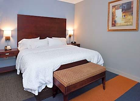 1 King Bed With Whirlpool Nonsmoking