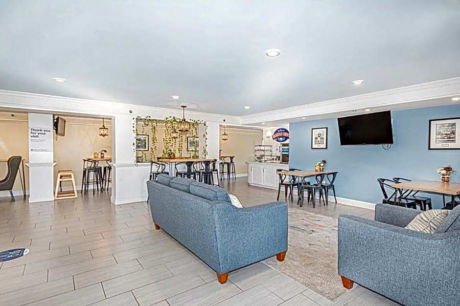 Casa Bella Inn & Suites
