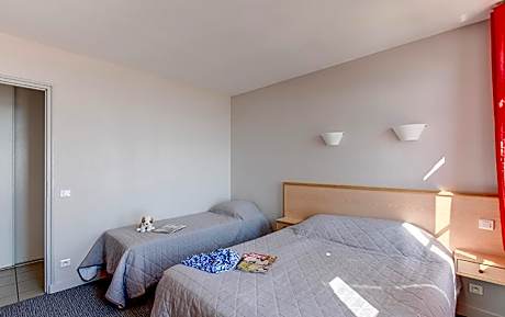 One-Bedroom Apartment with Sea View