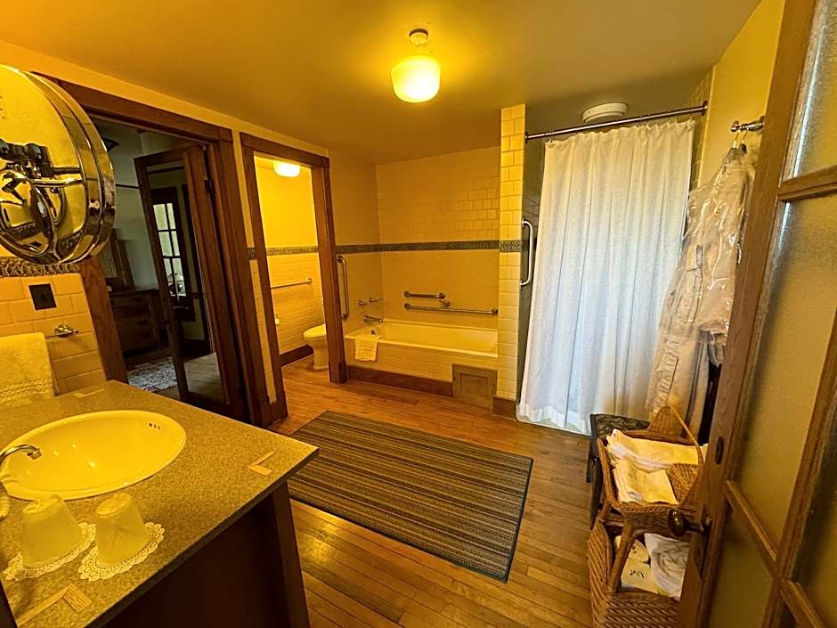 Roycroft Inn