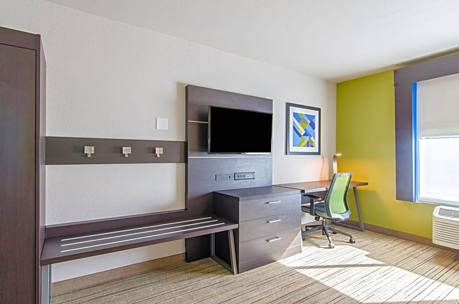 Holiday Inn Express & Suites - Atchison By IHG