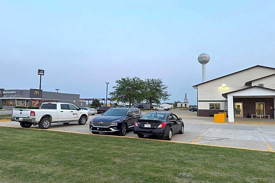 Super 8 by Wyndham Mendota I-39